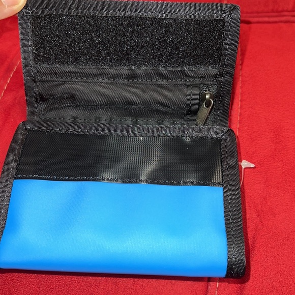 TNF MENS BASE CAMP WALLET - Picture 3 of 8